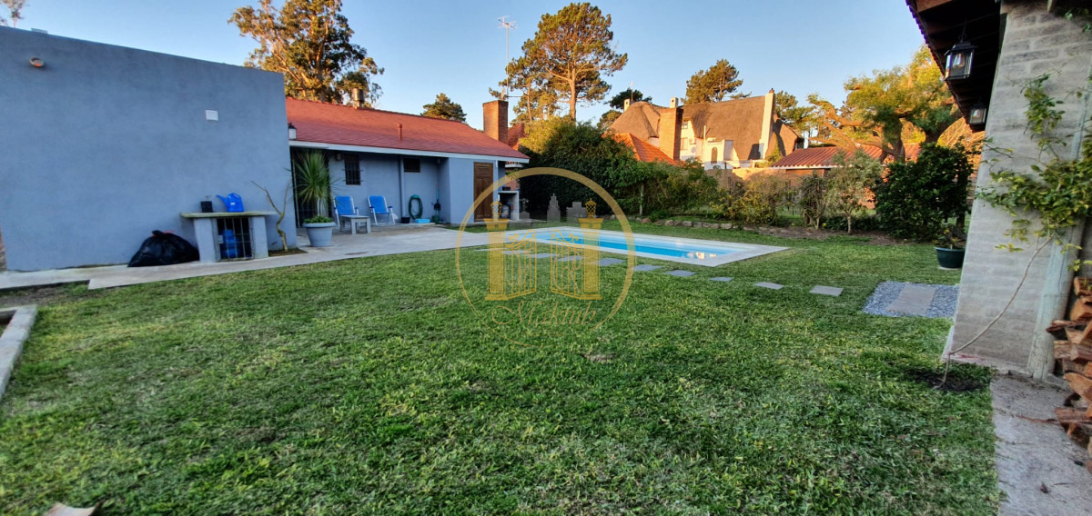 Casa ID.406 - Vendo casa, 4 dormitorios, 3 baños, piscina, barbacoa, Pinares, Punta del este, Maldonado