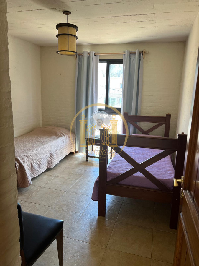 Casa ID.888 - VENDO CASA, 5 DORMITORIOS, 5 BANOS, TERRAZA, PISCINA, PATIO, COCHERA PARA 12 AUTOS, LA BARRA, MALDONADO