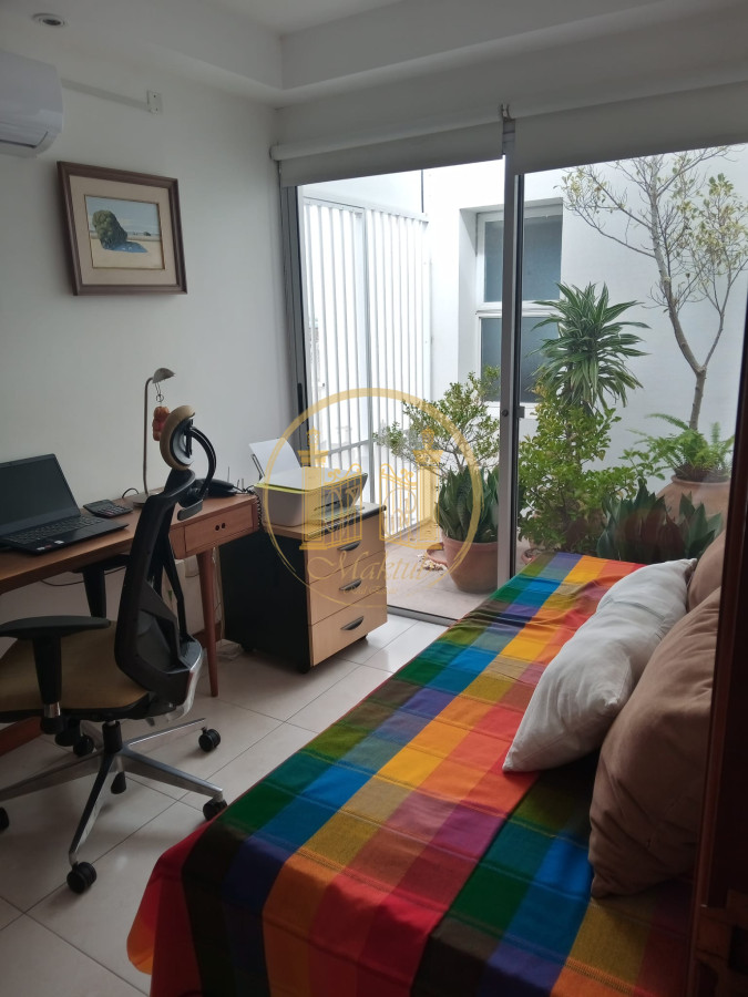 Casa ID.216 - Casa 5 dormitorios, 5 baños, con piscina climatizada, apto. para empleados, 2 barbacoas, terraza, 2 cocheras, Punta del este, Maldonado.