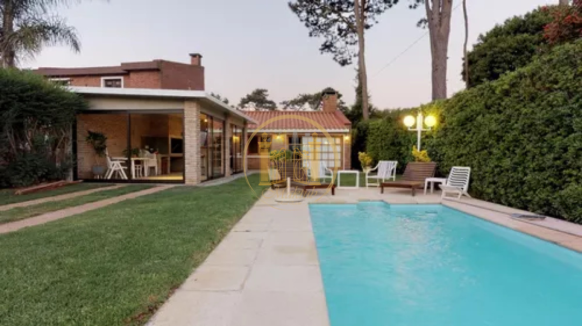 Casa ID.831 - Casa en Punta del Este, Cantegril
