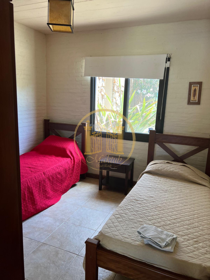 Casa ID.888 - VENDO CASA, 5 DORMITORIOS, 5 BANOS, TERRAZA, PISCINA, PATIO, COCHERA PARA 12 AUTOS, LA BARRA, MALDONADO