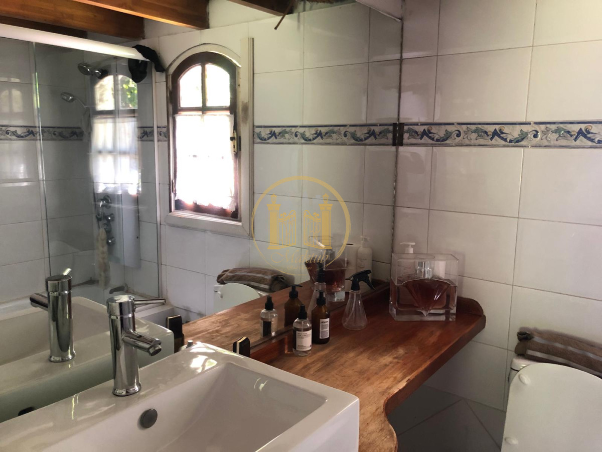 Casa ID.802 - VENDO CASA, 4 DORMITORIOS, 3 BANOS, BALCÓN, GARAJE, PATIO, PUNTA DEL ESTE, MALDONADO.