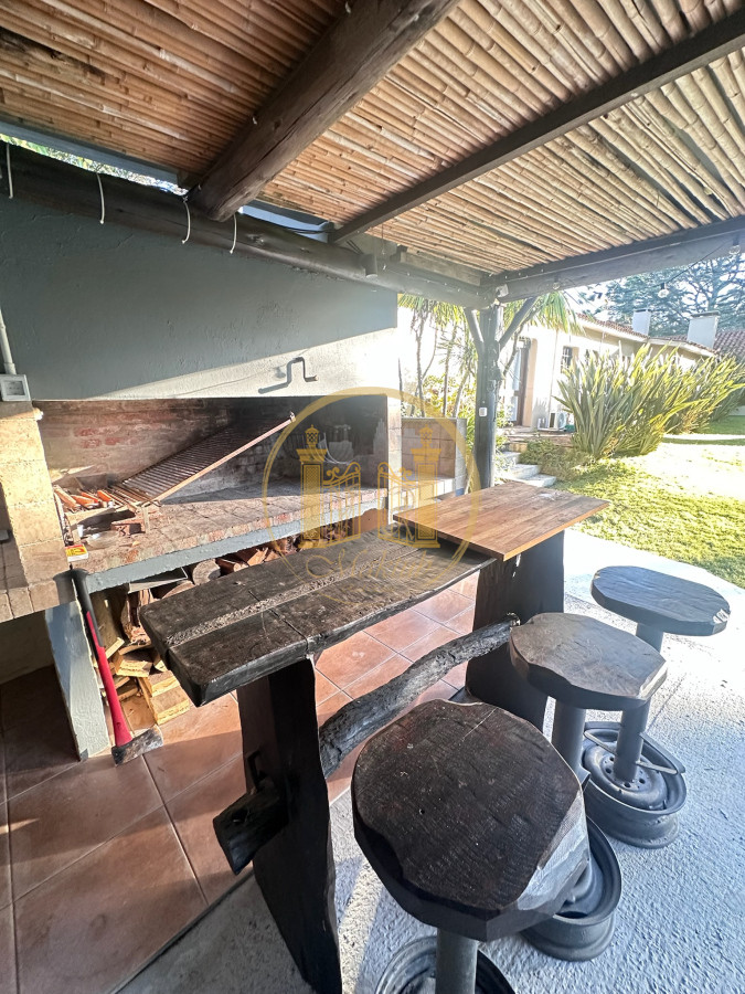 Casa ID.1120 - VENDO 3 CASAS, 10 DORMITORIOS, 7 BANOS, AMUEBLADA, BARBACOA, TERRAZAS, PISCINA, ESTACIONAMIENTO, BARRIO GOLF, PUNTA DEL ESTE, MALDONADOPATIO.
