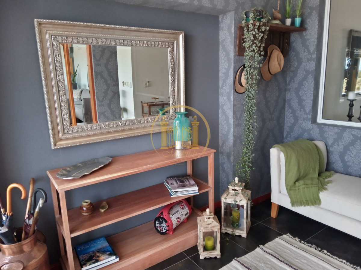 Casa ID.216 - Casa 5 dormitorios, 5 baños, con piscina climatizada, apto. para empleados, 2 barbacoas, terraza, 2 cocheras, Punta del este, Maldonado.