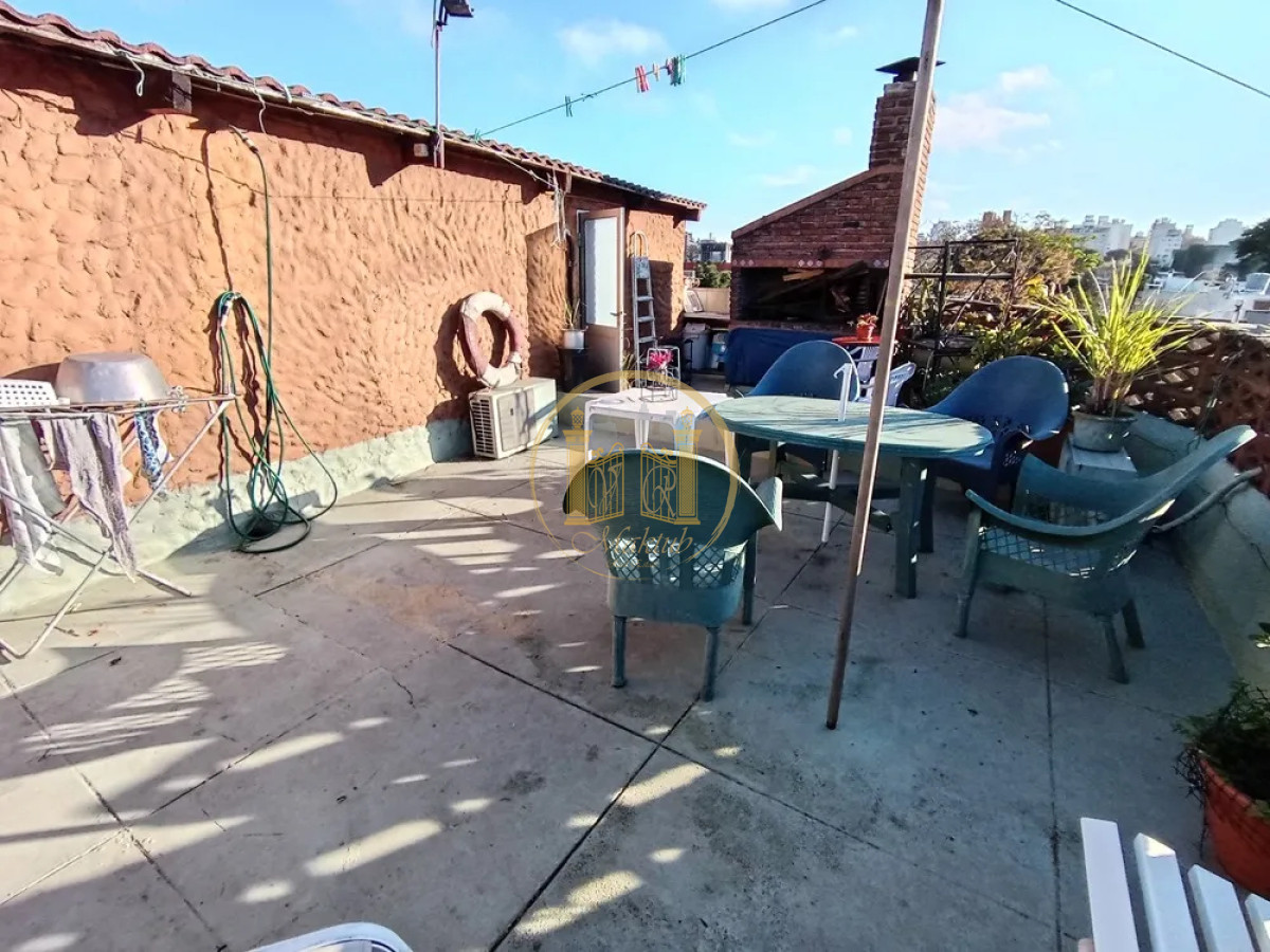 Casa ID.985 - VENDO CASA, 3 DORMITORIOS, 2 BAÑOS, LAVADERO, AZOTEA CON PARRILLERO, POCITOS, MONTEVIDEO