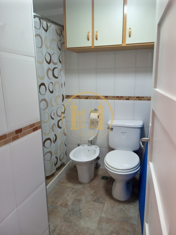 Casa ID.216 - Casa 5 dormitorios, 5 baños, con piscina climatizada, apto. para empleados, 2 barbacoas, terraza, 2 cocheras, Punta del este, Maldonado.
