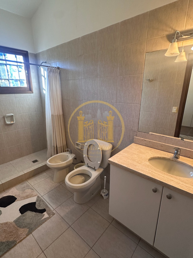 Casa ID.1120 - VENDO 3 CASAS, 10 DORMITORIOS, 7 BANOS, AMUEBLADA, BARBACOA, TERRAZAS, PISCINA, ESTACIONAMIENTO, BARRIO GOLF, PUNTA DEL ESTE, MALDONADOPATIO.
