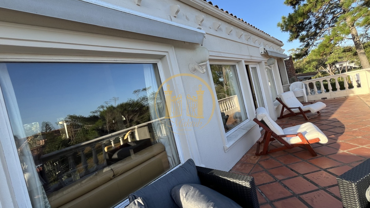 Casa ID.329 - Vendo Casa, 4 dormitorios, 4 baños, Terraza, Patio y Garaje, Pinares, Punta del este, Maldonado