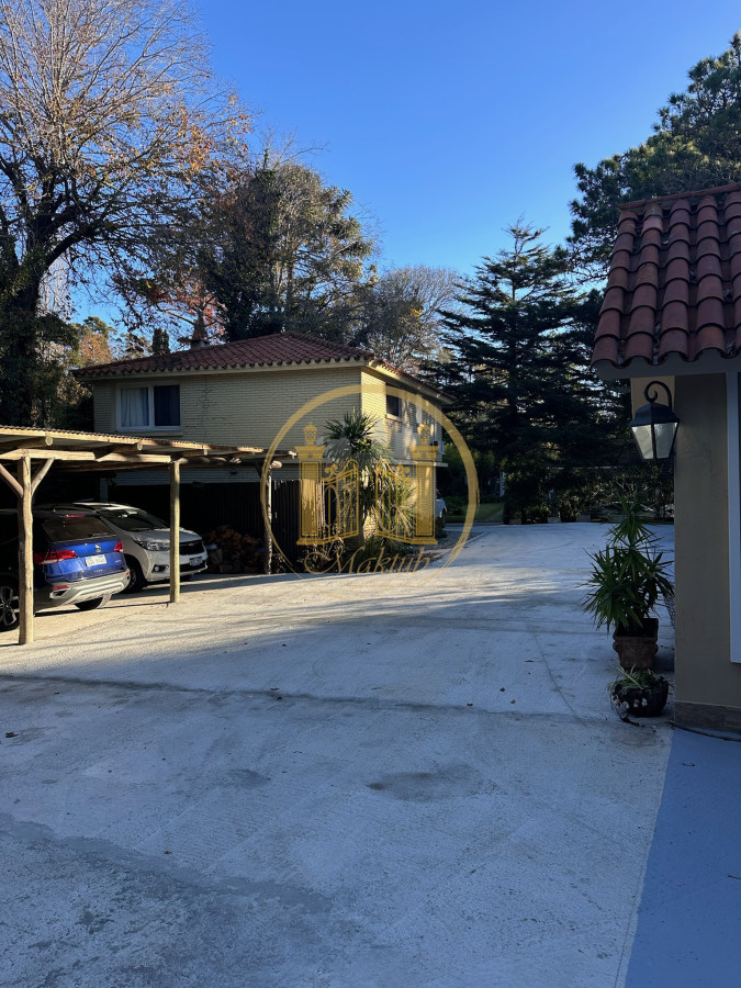 Casa ID.1120 - VENDO 3 CASAS, 10 DORMITORIOS, 7 BANOS, AMUEBLADA, BARBACOA, TERRAZAS, PISCINA, ESTACIONAMIENTO, BARRIO GOLF, PUNTA DEL ESTE, MALDONADOPATIO.