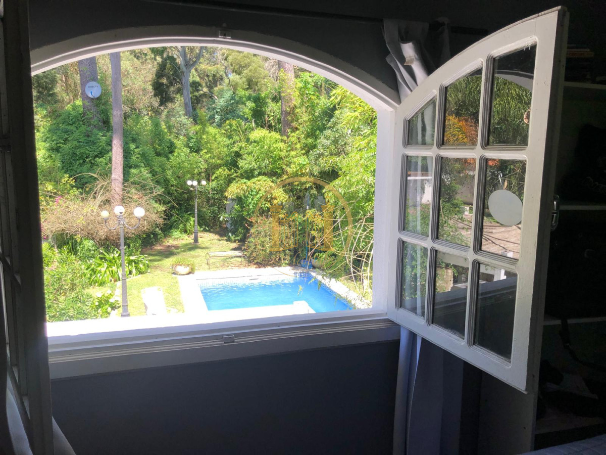 Casa ID.802 - VENDO CASA, 4 DORMITORIOS, 3 BANOS, BALCÓN, GARAJE, PATIO, PUNTA DEL ESTE, MALDONADO.