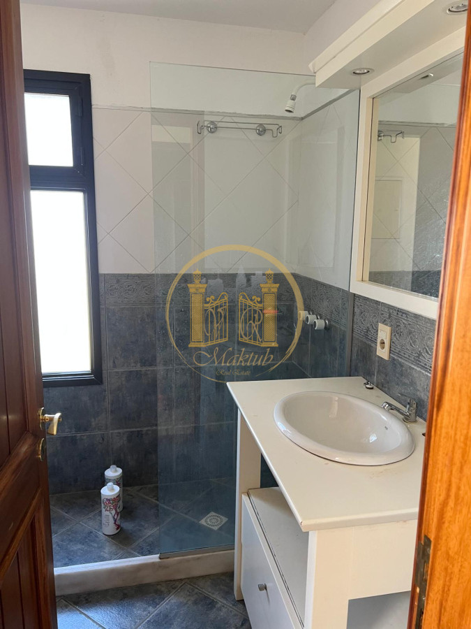 Casa ID.888 - VENDO CASA, 5 DORMITORIOS, 5 BANOS, TERRAZA, PISCINA, PATIO, COCHERA PARA 12 AUTOS, LA BARRA, MALDONADO