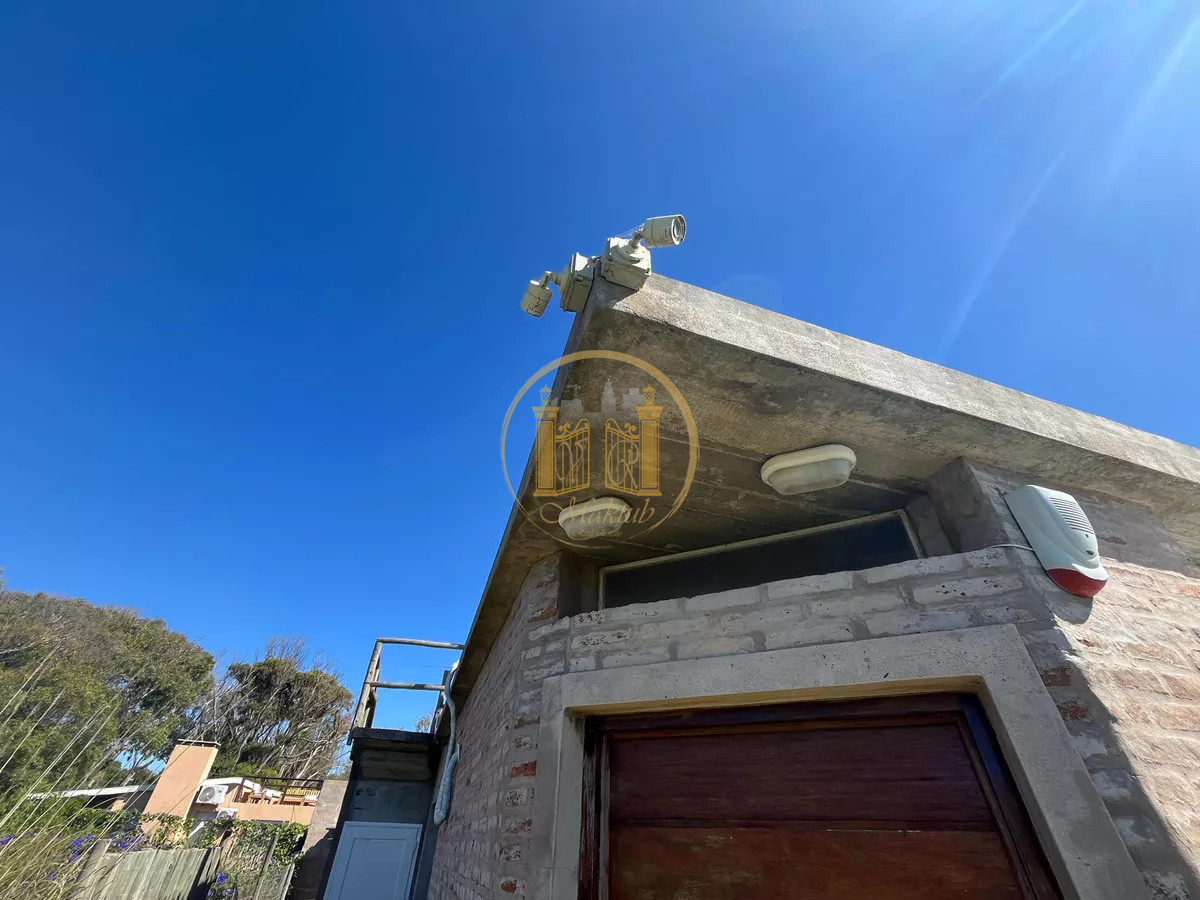 Casa ID.953 - VENDO CASA, 3 DORMITORIOS, TERRAZA, PATIO, PARRILLERO, COCHERA, BALNEARIO BUENOS AIRES, MALDONADO 