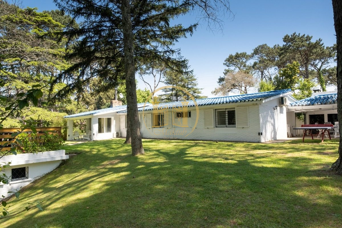 Casa ID.700 - Casa en Punta del Este, Cantegril