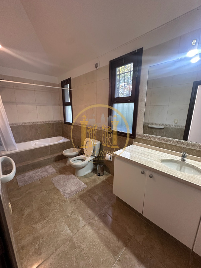 Casa ID.1120 - VENDO 3 CASAS, 10 DORMITORIOS, 7 BANOS, AMUEBLADA, BARBACOA, TERRAZAS, PISCINA, ESTACIONAMIENTO, BARRIO GOLF, PUNTA DEL ESTE, MALDONADOPATIO.
