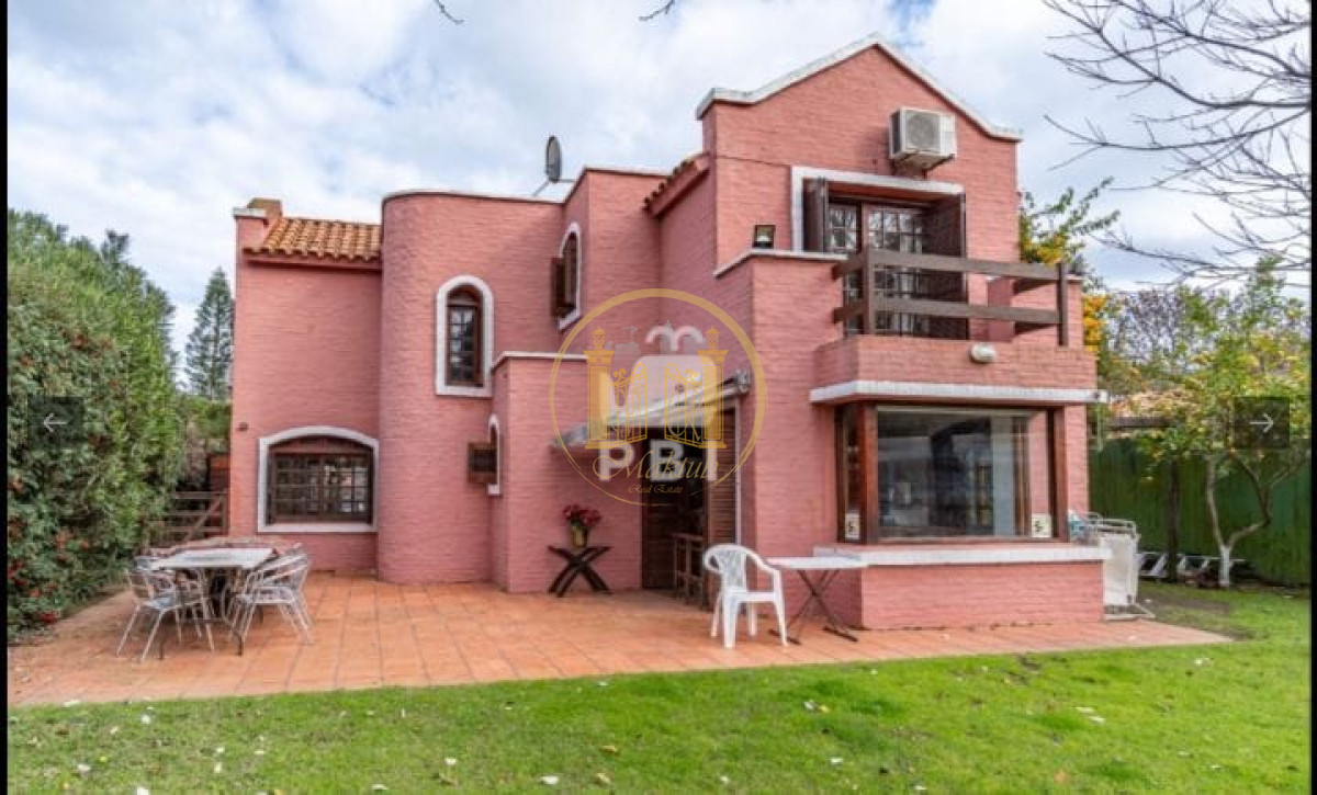 Casa ID.846 - VENDO CASA, 5 DORMITORIOS, 4 BANOS, PISCINA, BALCON, PATIO, BARBACOA, TIO TOM, PUNTA BALLENA, MALDONADO 