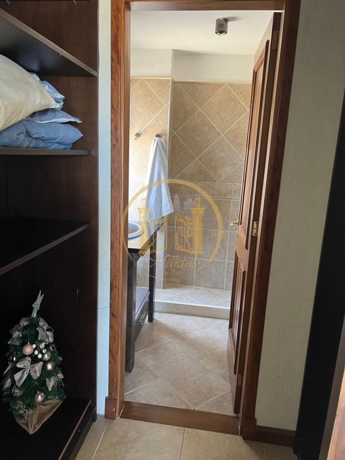 Casa ID.888 - VENDO CASA, 5 DORMITORIOS, 5 BANOS, TERRAZA, PISCINA, PATIO, COCHERA PARA 12 AUTOS, LA BARRA, MALDONADO
