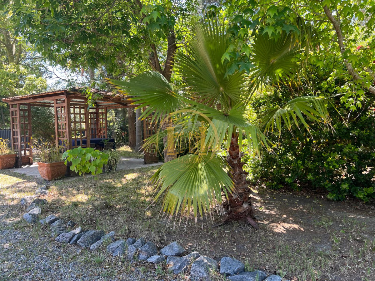 Casa ID.958 - VENDO CASA, 4 DORMITORIOS, 4 BANOS, PATIO, LAVADERO, BARBACOA, BALNEARIO SANTA ANA, COLONIA