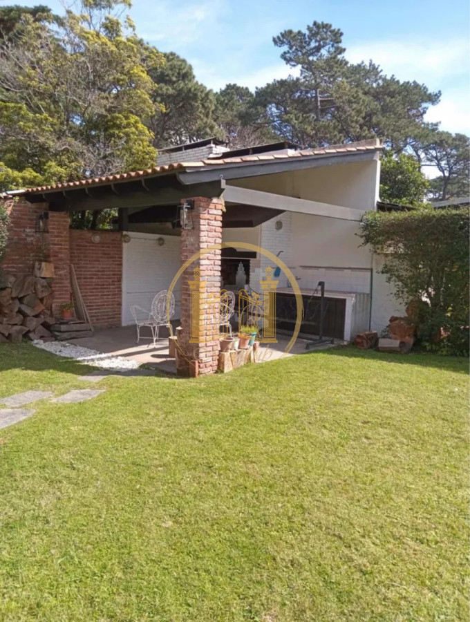 Casa ID.913 - VENDO CASA, 3 DORMITORIOS, 3 BANOS, COCHERA, PATIO, PARRILLERO, PUNTA DEL ESTE, MALDONADO 