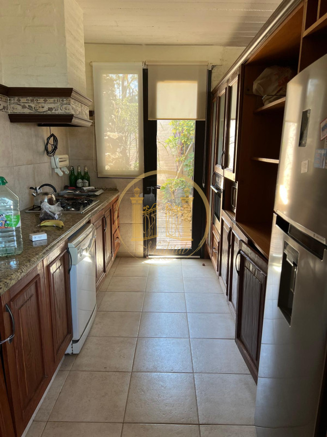Casa ID.888 - VENDO CASA, 5 DORMITORIOS, 5 BANOS, TERRAZA, PISCINA, PATIO, COCHERA PARA 12 AUTOS, LA BARRA, MALDONADO
