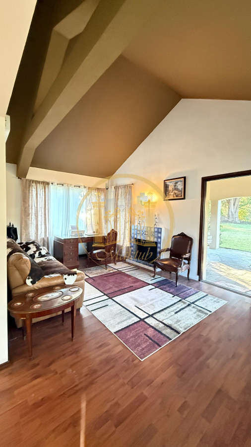 Casa ID.1120 - VENDO 3 CASAS, 10 DORMITORIOS, 7 BANOS, AMUEBLADA, BARBACOA, TERRAZAS, PISCINA, ESTACIONAMIENTO, BARRIO GOLF, PUNTA DEL ESTE, MALDONADOPATIO.