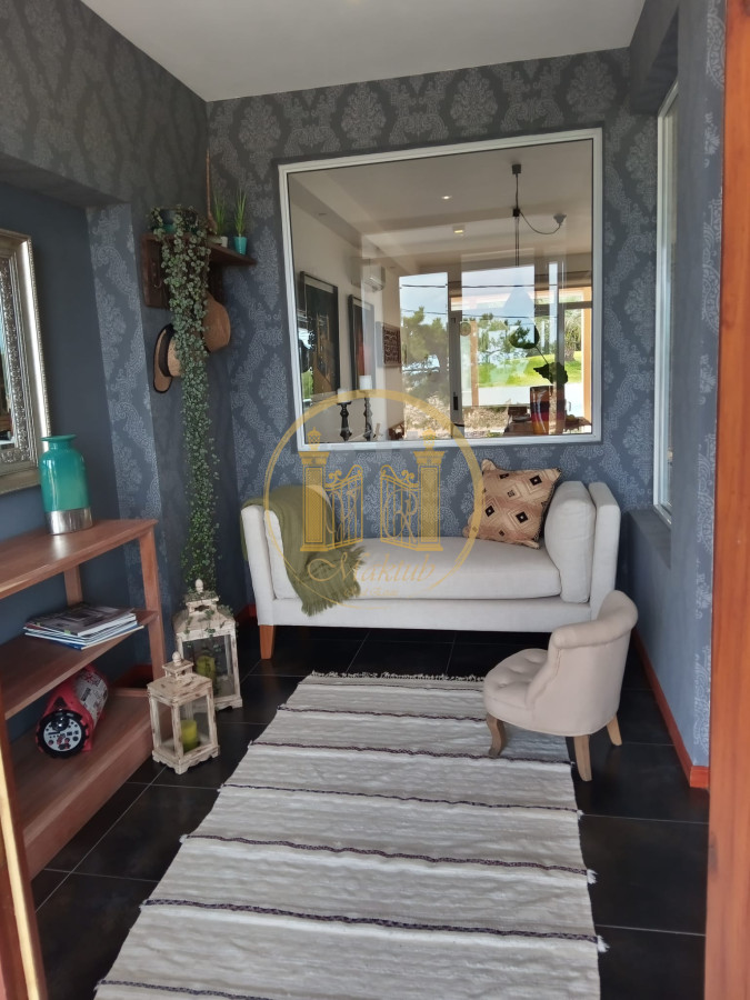 Casa ID.216 - Casa 5 dormitorios, 5 baños, con piscina climatizada, apto. para empleados, 2 barbacoas, terraza, 2 cocheras, Punta del este, Maldonado.