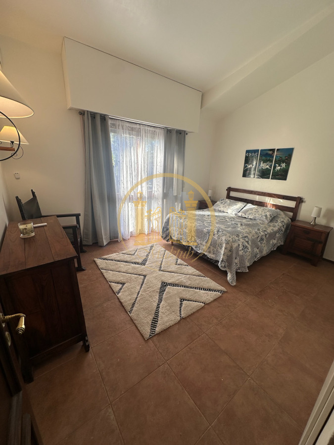 Casa ID.1120 - VENDO 3 CASAS, 10 DORMITORIOS, 7 BANOS, AMUEBLADA, BARBACOA, TERRAZAS, PISCINA, ESTACIONAMIENTO, BARRIO GOLF, PUNTA DEL ESTE, MALDONADOPATIO.
