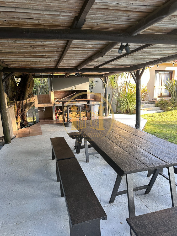 Casa ID.1120 - VENDO 3 CASAS, 10 DORMITORIOS, 7 BANOS, AMUEBLADA, BARBACOA, TERRAZAS, PISCINA, ESTACIONAMIENTO, BARRIO GOLF, PUNTA DEL ESTE, MALDONADOPATIO.