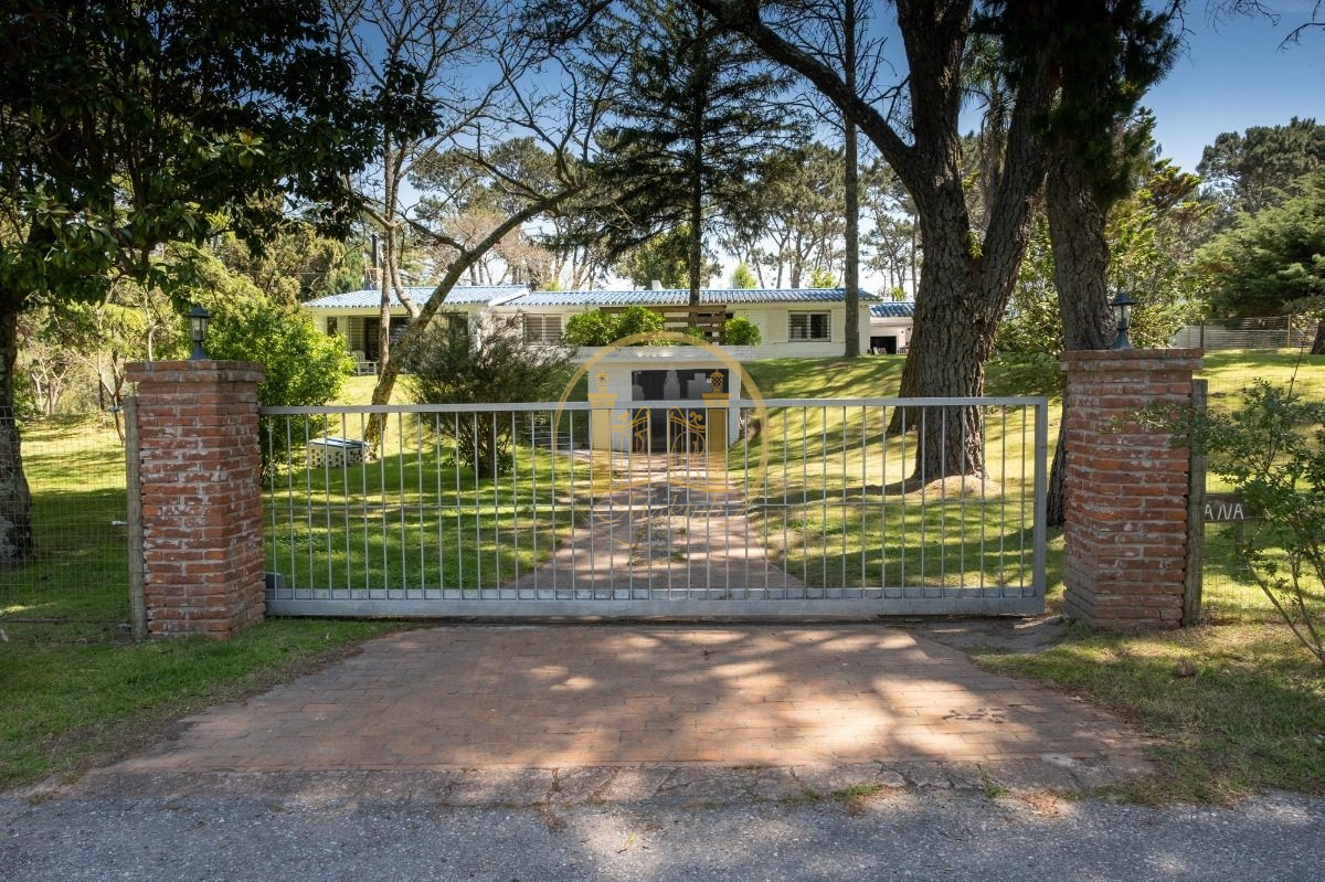 Casa ID.700 - Casa en Punta del Este, Cantegril