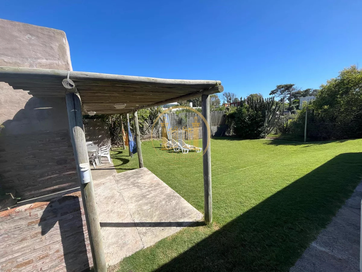 Casa ID.953 - VENDO CASA, 3 DORMITORIOS, TERRAZA, PATIO, PARRILLERO, COCHERA, BALNEARIO BUENOS AIRES, MALDONADO 