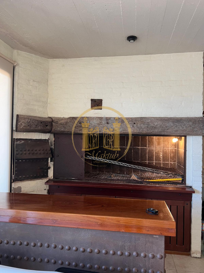 Casa ID.888 - VENDO CASA, 5 DORMITORIOS, 5 BANOS, TERRAZA, PISCINA, PATIO, COCHERA PARA 12 AUTOS, LA BARRA, MALDONADO