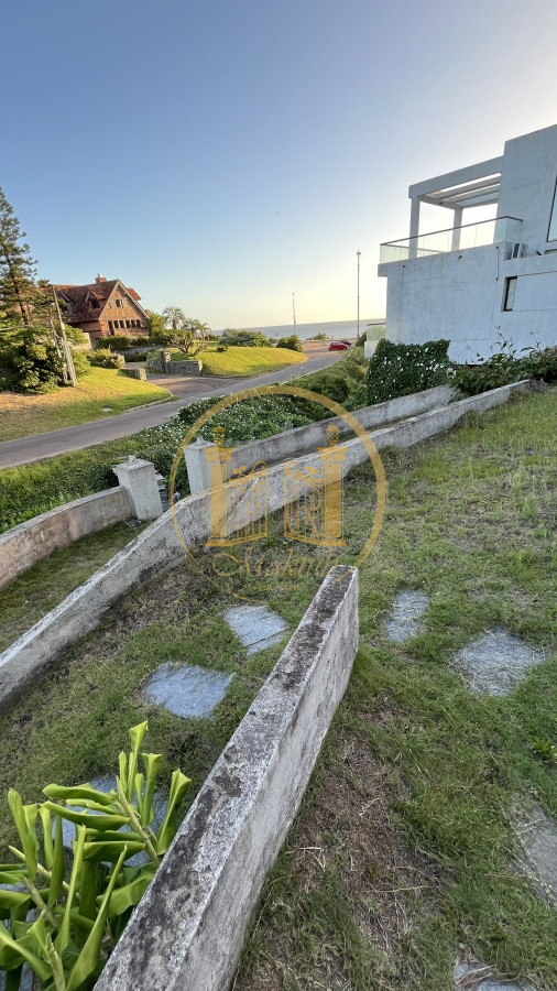 Casa ID.329 - Vendo Casa, 4 dormitorios, 4 baños, Terraza, Patio y Garaje, Pinares, Punta del este, Maldonado