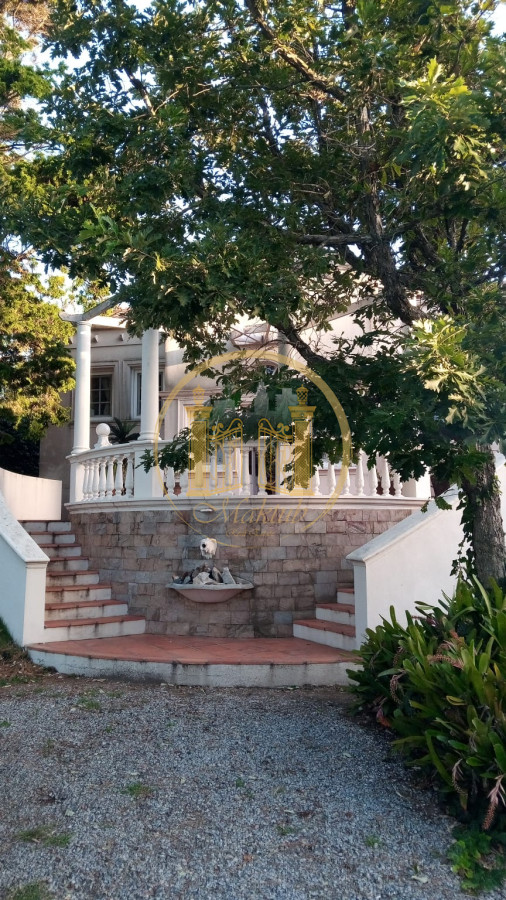 Casa ID.329 - Vendo Casa, 4 dormitorios, 4 baños, Terraza, Patio y Garaje, Pinares, Punta del este, Maldonado
