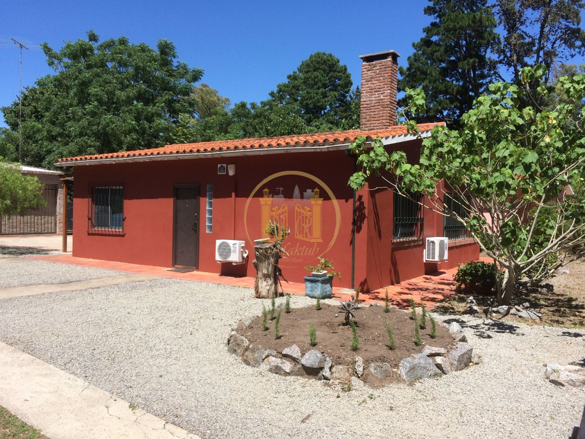 Casa ID.958 - VENDO CASA, 4 DORMITORIOS, 4 BANOS, PATIO, LAVADERO, BARBACOA, BALNEARIO SANTA ANA, COLONIA
