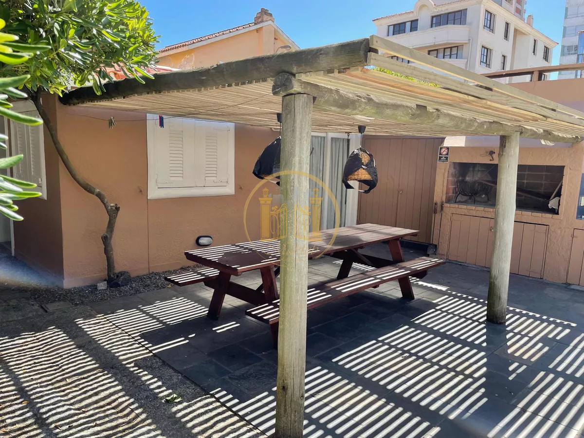 Casa ID.911 - VENDO CASA, 4 DORMITORIOS, 4 BANOS, PISCINA, BALCON, PARRILLERO, PENINSULA, MALDONADO 