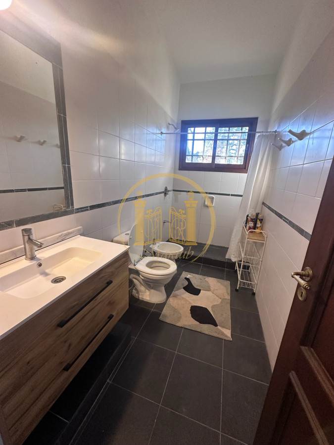 Casa ID.1120 - VENDO 3 CASAS, 10 DORMITORIOS, 7 BANOS, AMUEBLADA, BARBACOA, TERRAZAS, PISCINA, ESTACIONAMIENTO, BARRIO GOLF, PUNTA DEL ESTE, MALDONADOPATIO.