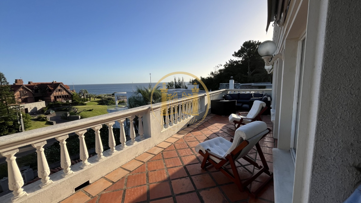 Casa ID.329 - Vendo Casa, 4 dormitorios, 4 baños, Terraza, Patio y Garaje, Pinares, Punta del este, Maldonado