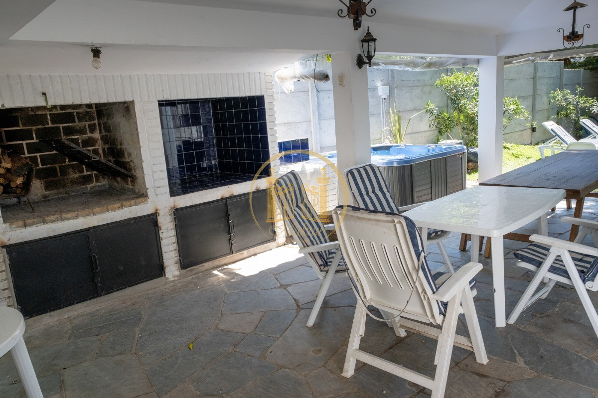 Casa ID.700 - Casa en Punta del Este, Cantegril