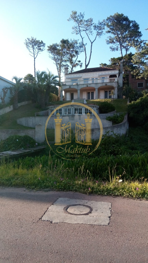 Casa ID.329 - Vendo Casa, 4 dormitorios, 4 baños, Terraza, Patio y Garaje, Pinares, Punta del este, Maldonado
