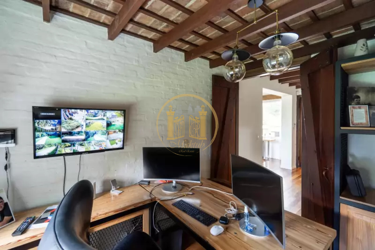 Casa ID.1132 - VENDO CASA, 3 DORMITORIOS, 5 BAÑOS, PISCINA, GARAGE, PATIO, PARRILLERO, BARRIO GOLF, PUNTA DEL ESTE, MALDONADO 