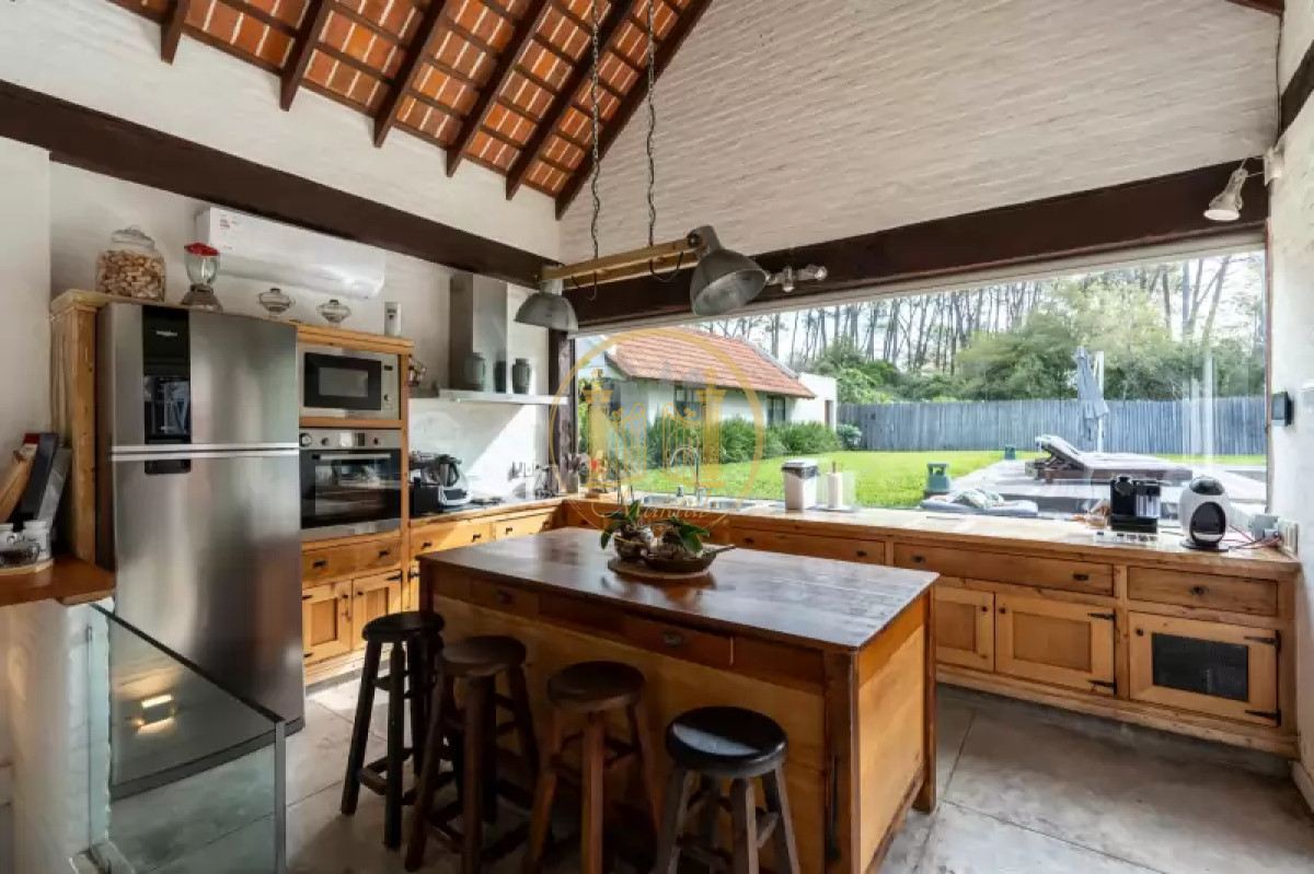 Casa ID.1132 - VENDO CASA, 3 DORMITORIOS, 5 BAÑOS, PISCINA, GARAGE, PATIO, PARRILLERO, BARRIO GOLF, PUNTA DEL ESTE, MALDONADO 