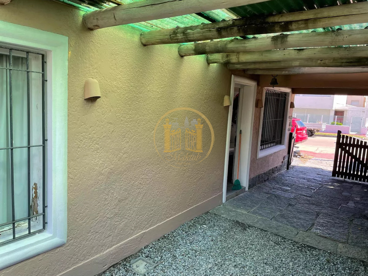 Casa ID.911 - VENDO CASA, 4 DORMITORIOS, 4 BANOS, PISCINA, BALCON, PARRILLERO, PENINSULA, MALDONADO 