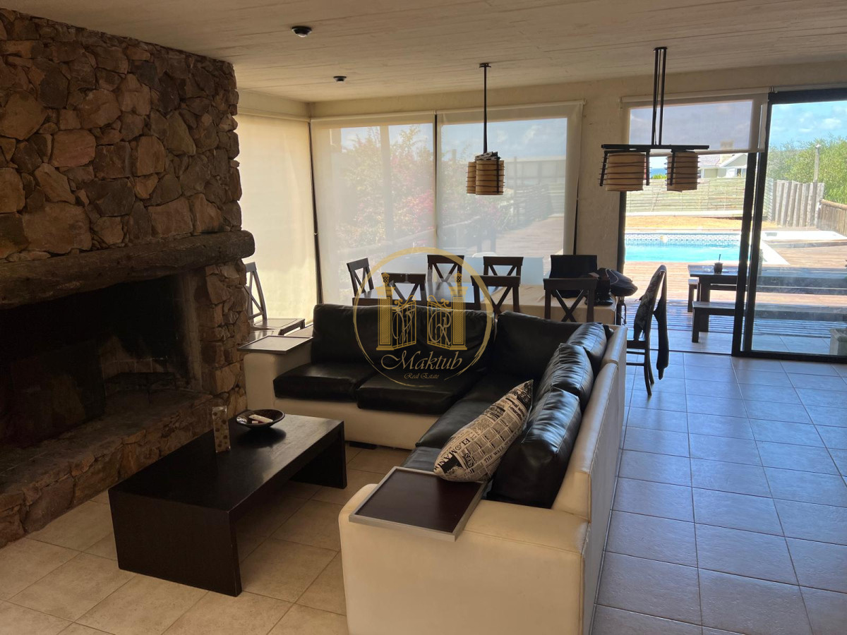 Casa ID.888 - VENDO CASA, 5 DORMITORIOS, 5 BANOS, TERRAZA, PISCINA, PATIO, COCHERA PARA 12 AUTOS, LA BARRA, MALDONADO