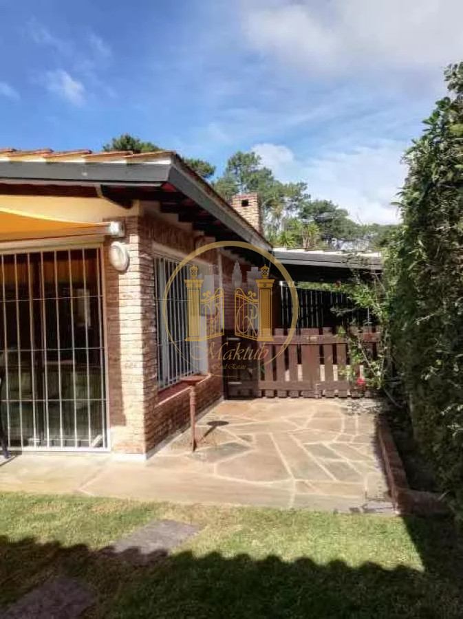 Casa ID.913 - VENDO CASA, 3 DORMITORIOS, 3 BANOS, COCHERA, PATIO, PARRILLERO, PUNTA DEL ESTE, MALDONADO 
