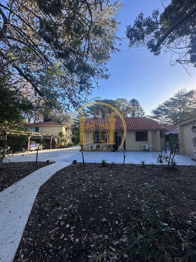Casa ID.1120 - VENDO 3 CASAS, 10 DORMITORIOS, 7 BANOS, AMUEBLADA, BARBACOA, TERRAZAS, PISCINA, ESTACIONAMIENTO, BARRIO GOLF, PUNTA DEL ESTE, MALDONADOPATIO.