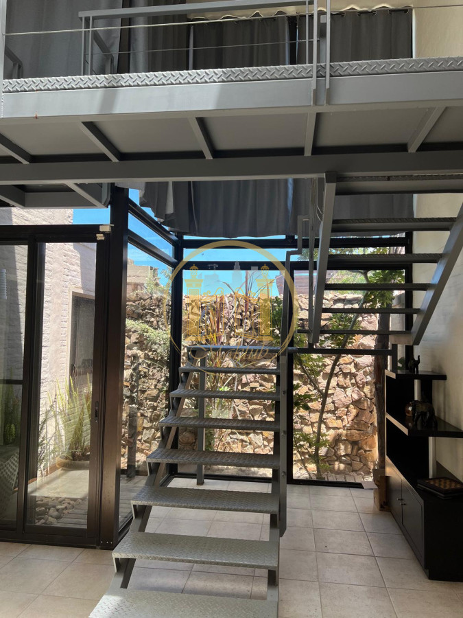 Casa ID.888 - VENDO CASA, 5 DORMITORIOS, 5 BANOS, TERRAZA, PISCINA, PATIO, COCHERA PARA 12 AUTOS, LA BARRA, MALDONADO