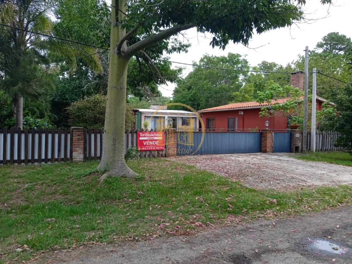 Casa ID.958 - VENDO CASA, 4 DORMITORIOS, 4 BANOS, PATIO, LAVADERO, BARBACOA, BALNEARIO SANTA ANA, COLONIA