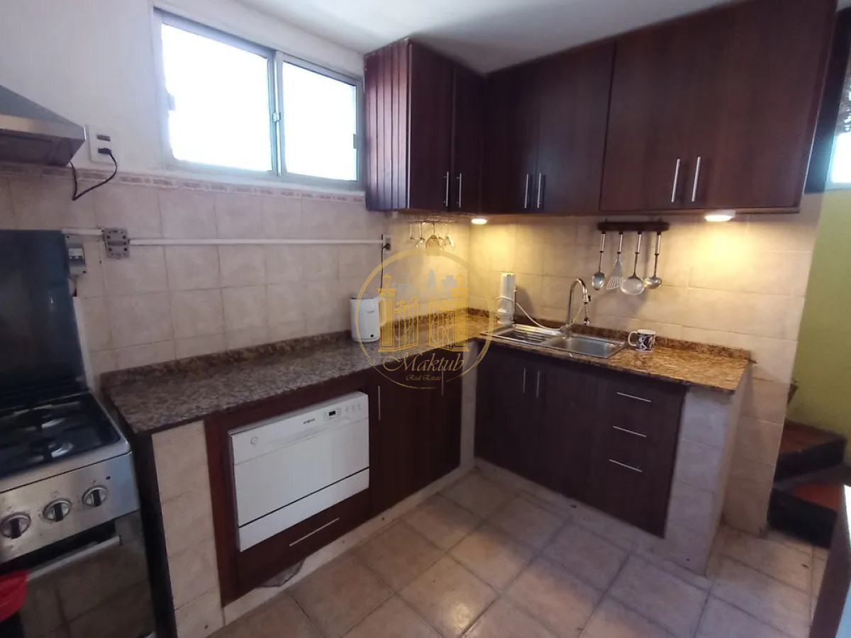 Casa ID.985 - VENDO CASA, 3 DORMITORIOS, 2 BAÑOS, LAVADERO, AZOTEA CON PARRILLERO, POCITOS, MONTEVIDEO