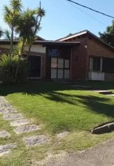 VENDO CASA, 3 DORMITORIOS, 3 BANOS, COCHERA, PATIO, PARRILLERO, PUNTA DEL ESTE, MALDONADO