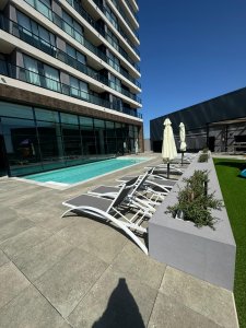 VENDO APARTAMENTO, 1 DORMITORIO, BALCÓN CON VISTA AL MAR, COCHERA, EXCELENTES AMENITIES, PUNTA DEL ESTE, MALDONADO.