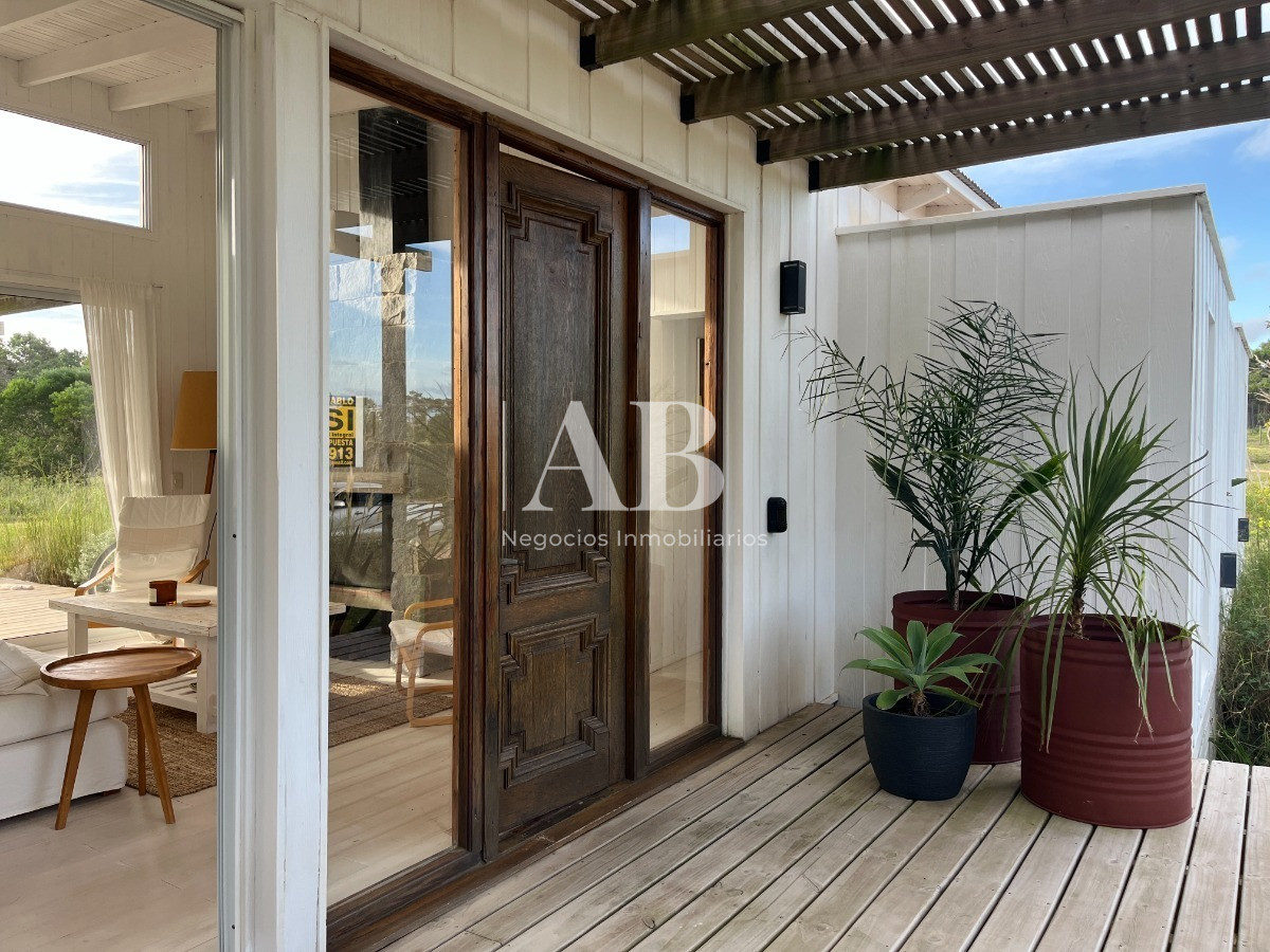 Casa ID.43 - Casa Estilo Playero - En Venta - Mza 317